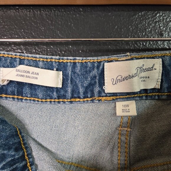 Universal Thread Womens 16W no button Balloon Jeans Light Wash Denim Relaxed Fit - Picture 5 of 8